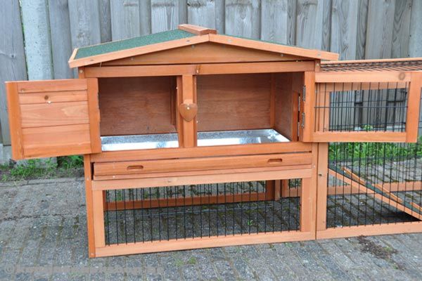 Voorkant van het hok kan geopend worden.