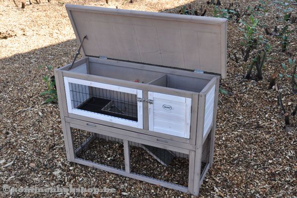 Het dak van het hok is gemakkelijk te openen.