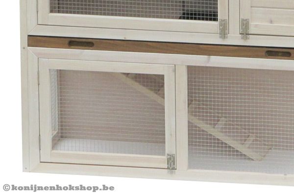 Met trapje voorzien van voldoende grip.