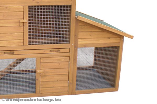 Twee toegangsdeurtje aan voorzijde.