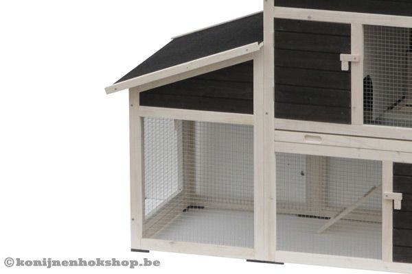 Ruime ren met afdakje.